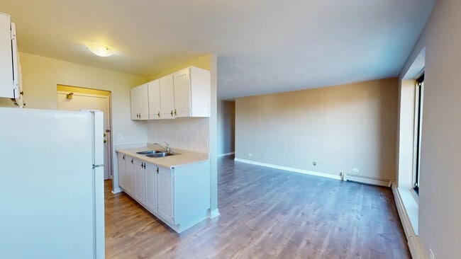 Building Photo - Forest Ave Apartments