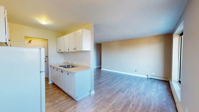Photo du bâtiment - Forest Ave Apartments