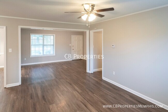 Building Photo - 985 Farmington Dr N