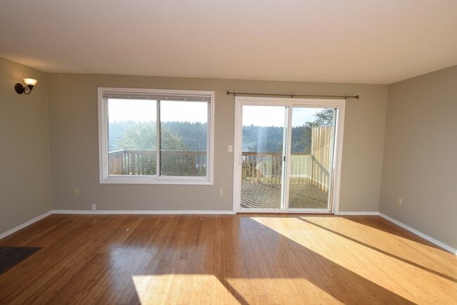 Building Photo - Beautiful Duplex with Amazing Views