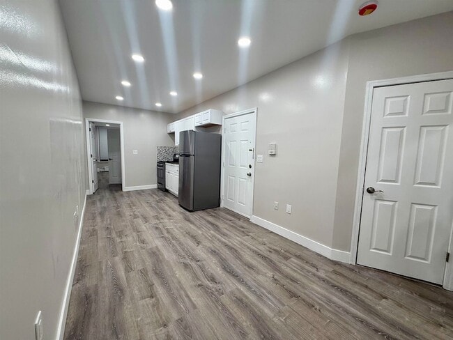 Building Photo - 330 Jackson St