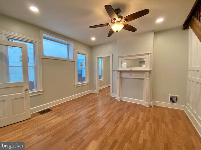 Building Photo - 238 Conover St