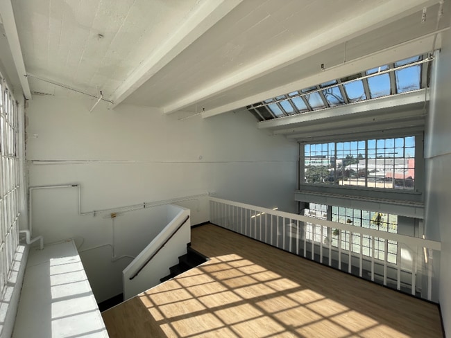 Foto del edificio - 6221 Hollis St