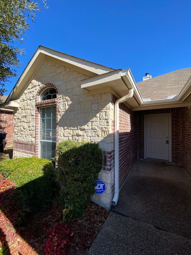Building Photo - Duplex