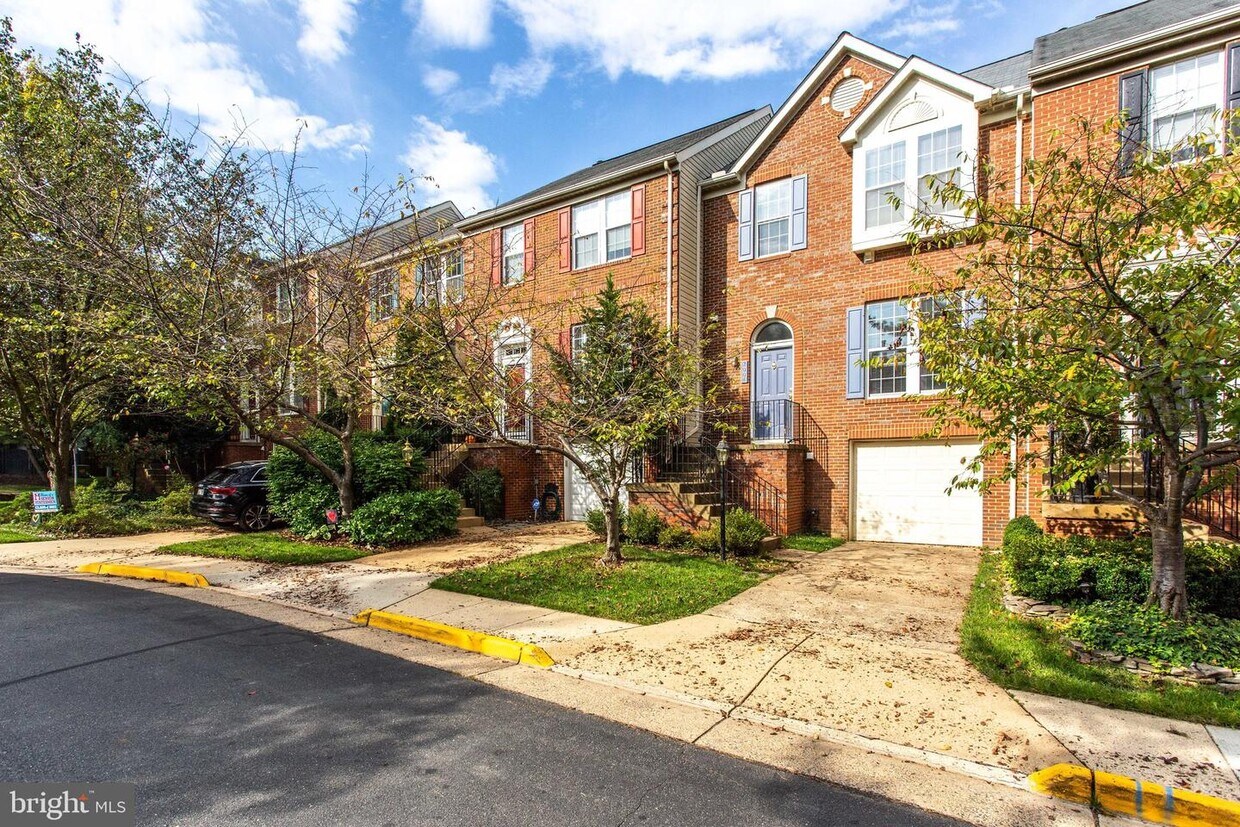 2004 Meadow Springs Dr, Vienna, VA 22182 Townhome Rentals in Vienna