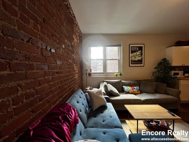 Building Photo - 31 Stearns Rd