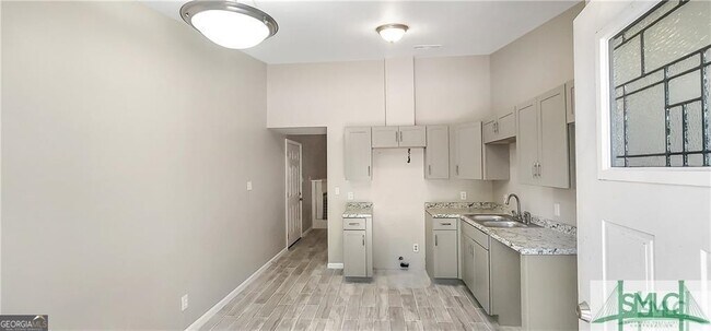 Foto del edificio - 428 Edgewater Rd