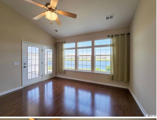 Building Photo - 121 Parmelee Dr