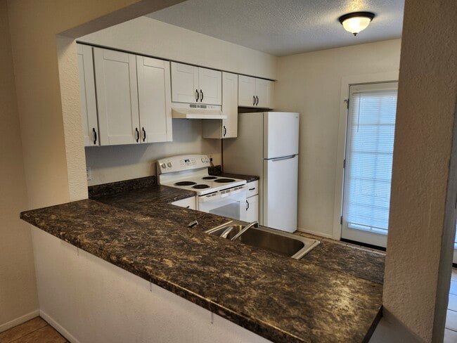 Building Photo - 448 Dartmouth Ave