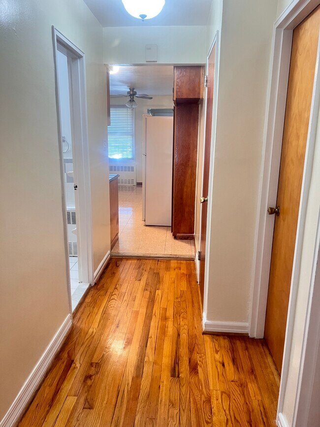 Foto del edificio - 1349 E 84th St