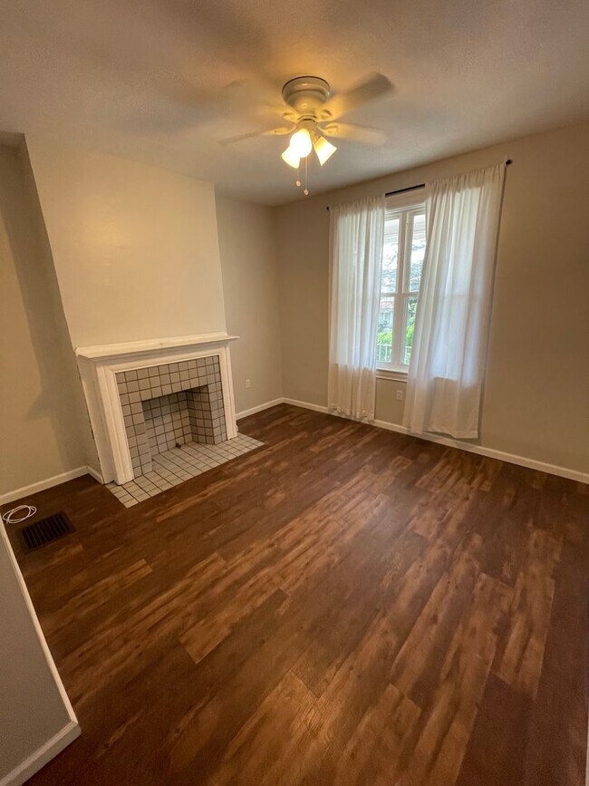 Foto del edificio - 147 Meade Ave - (06120)