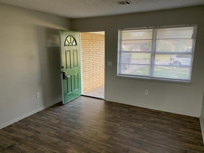 Foto del edificio - 9432 NE 14th St