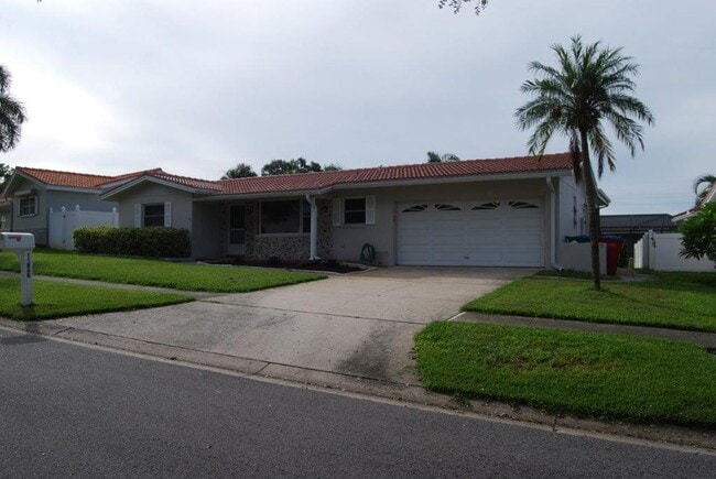 Building Photo - SEMINOLE HOME IN DESIRABLE CANTERBURY CHASE