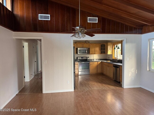 Building Photo - 2530 Vernon Dr NE