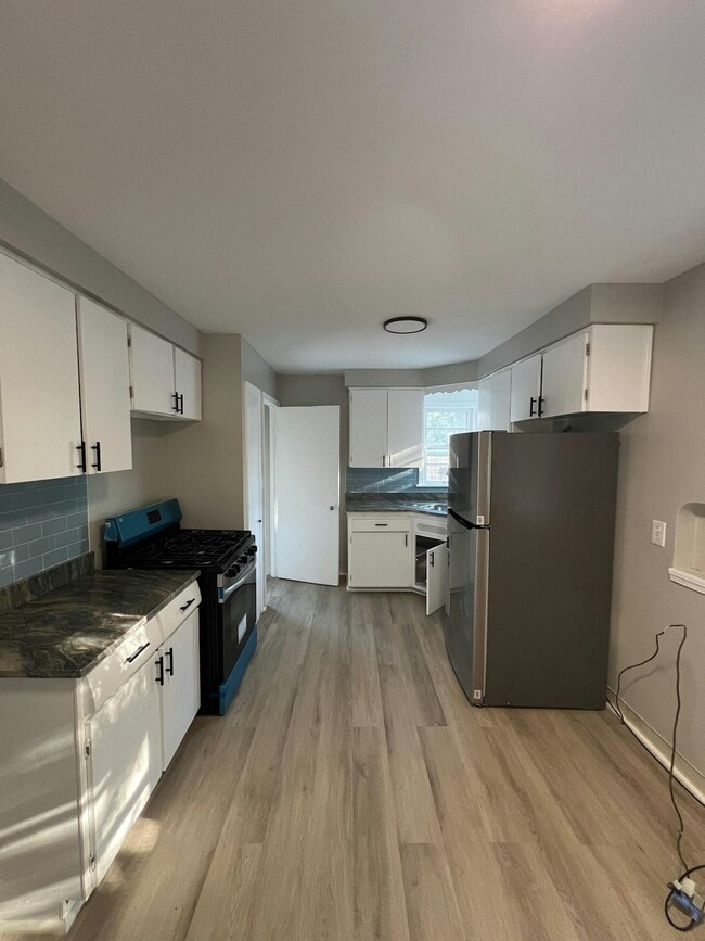 Foto del edificio - 331 E 264th St