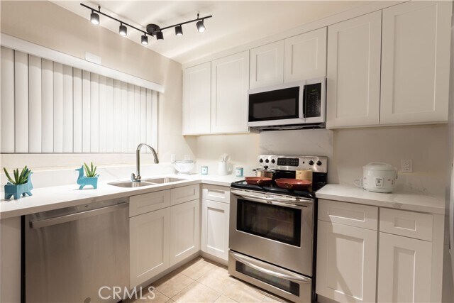 Building Photo - 161 Streamwood