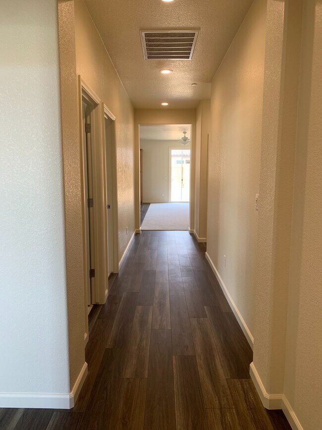 Foto del edificio - Spacious & Stylish 3 Bed, 2 Bath Home  Des...