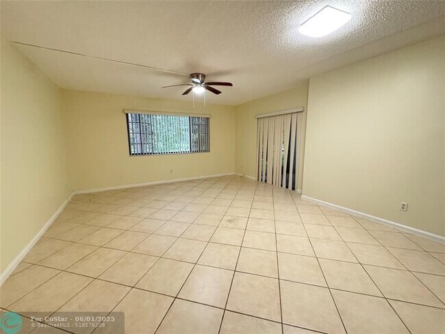 Foto del edificio - 12222 Royal Palm Blvd