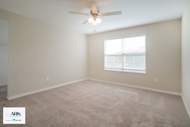 Foto del edificio - 353 Fellbrook Dr