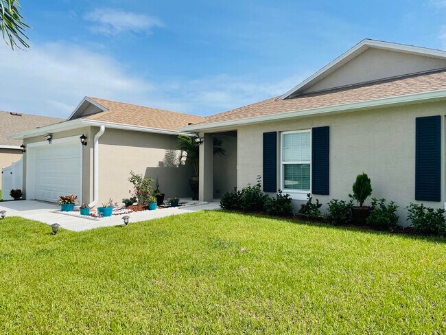 Building Photo - 112 SW Ridgecrest Dr