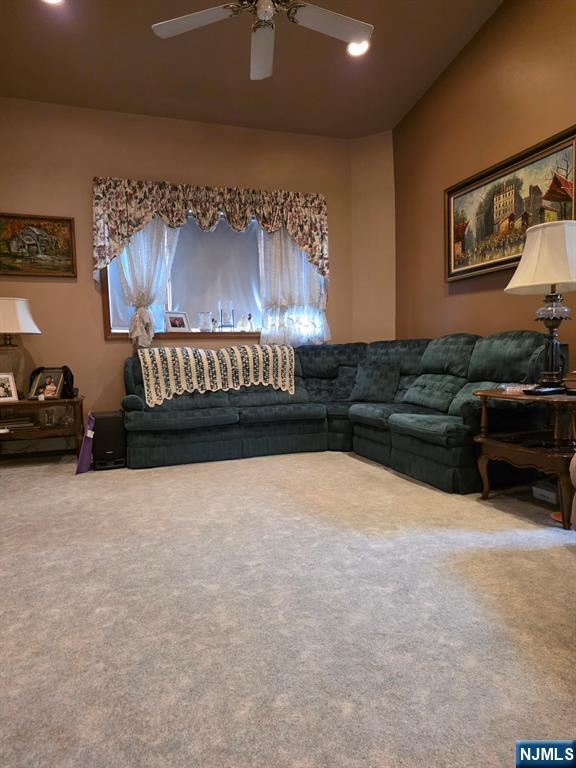 Foto del edificio - 214 Newark Ave