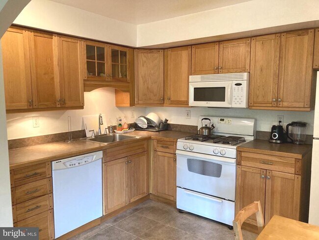Building Photo - 9 Suntop Ct