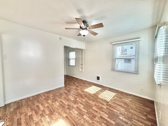 Foto del edificio - 4322-4324 Temecula Street