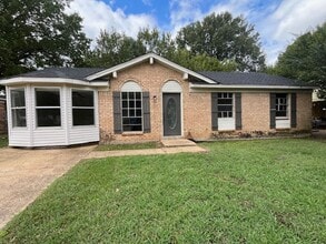 Building Photo - 6655 Embassy Cir