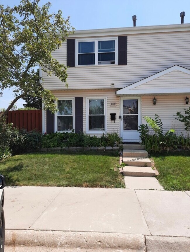 Building Photo - 1838 Jamestown Cir