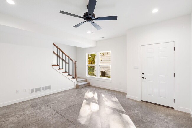 Building Photo - 308 E Morgan St