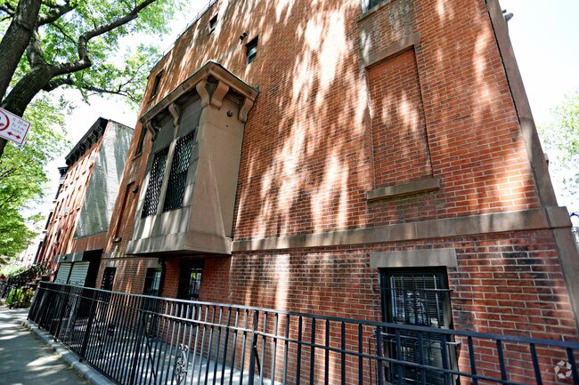 Foto del edificio - 436 Clinton St