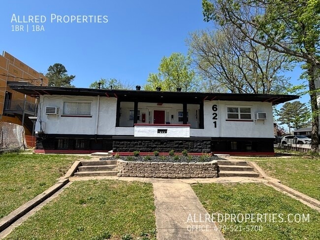 621 N Leverett-6 - 621 N Leverett-6 Apartment