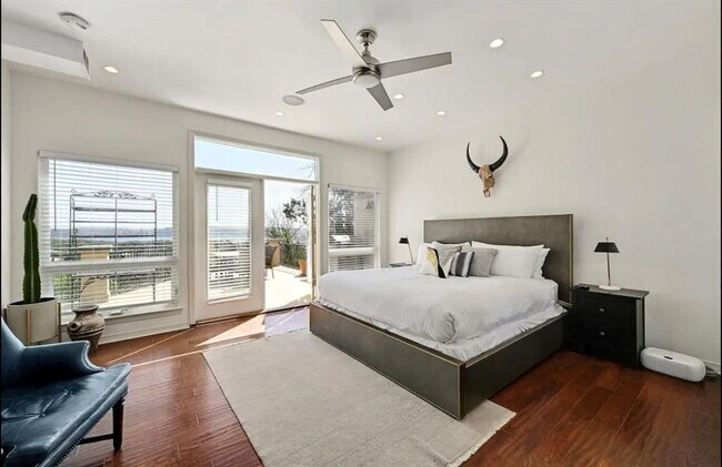 Foto del edificio - 3711 Highland Dr