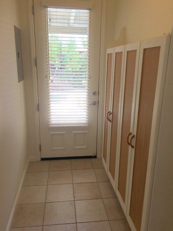 Entry way - 655 Nicklaus St