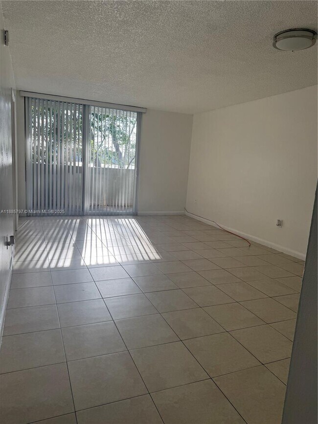 Foto del edificio - 10090 NW 80th Ct