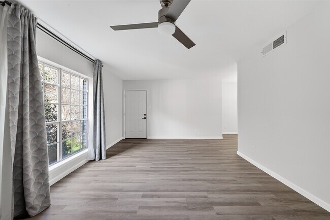 Foto del edificio - 1811 Stoney Brook Dr