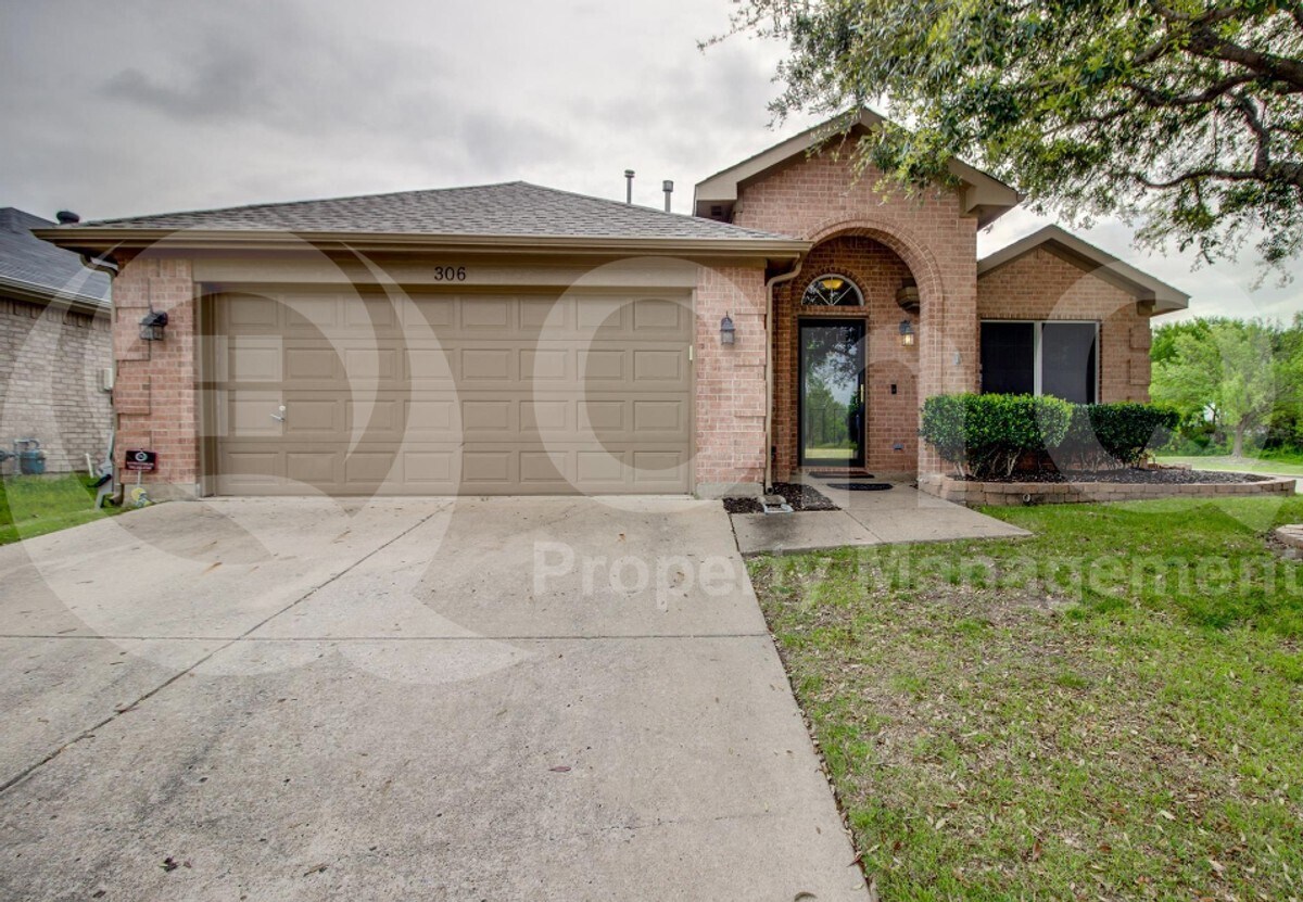 Building Photo - 306 Hampstead Dr