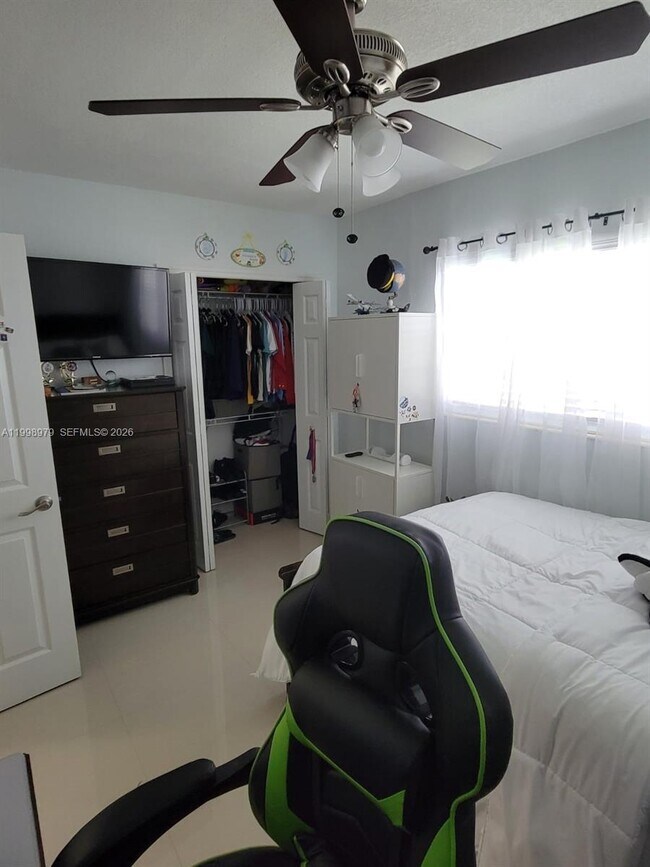 Foto del edificio - 8245 SW 43rd St