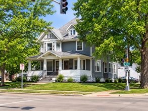 Building Photo - 1002 W 4th St