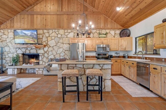 Foto del edificio - 401 Madrone Canyon Dr