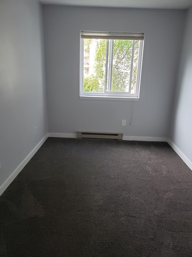 Building Photo - 4724 Uplands Dr