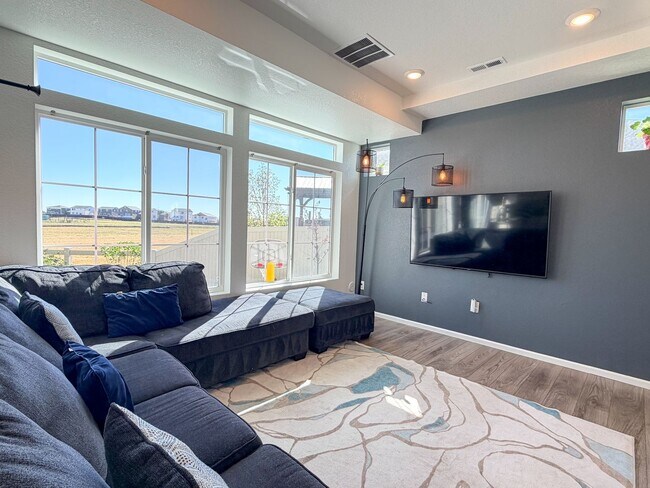 Building Photo - Beautiful Single Family Home | Aurora