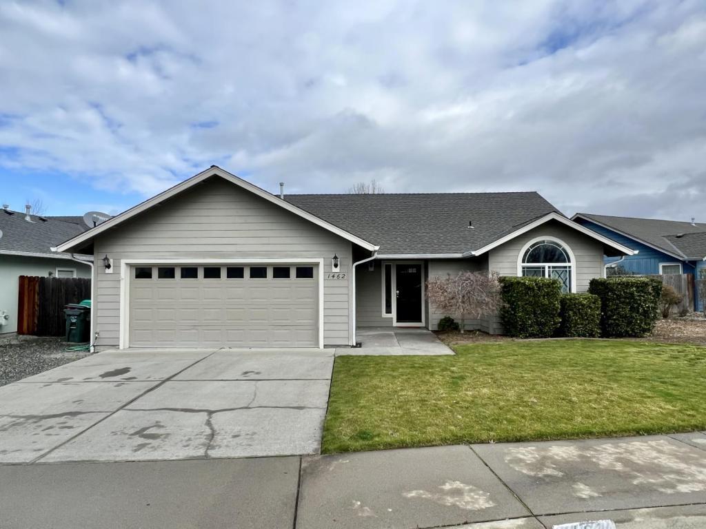 Primary Photo - 1462 Andy Griffith Dr