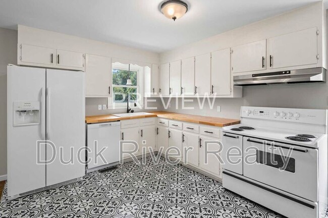 Building Photo - 106 Hobbs Dr