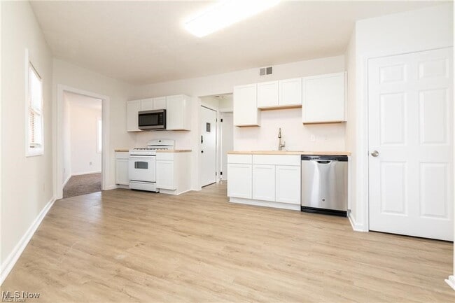 Foto del edificio - 3905 Woodbine Ave