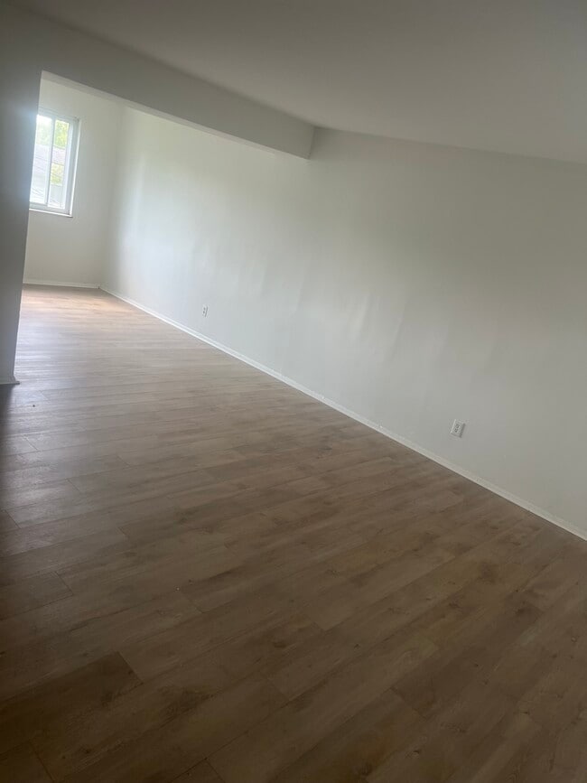 Building Photo - 1570 Meredith Dr