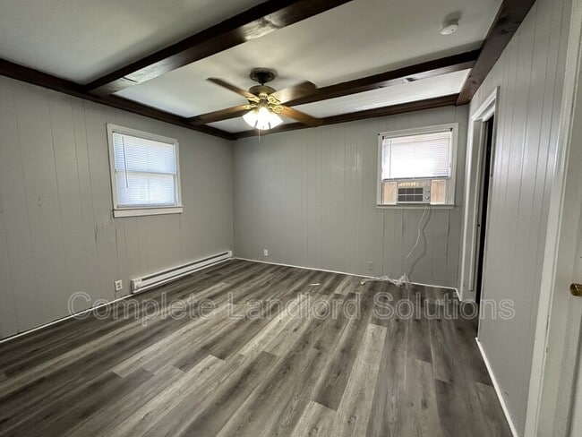 Building Photo - 6948 N 32nd St