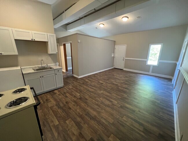 Building Photo - 140 Peake Rd