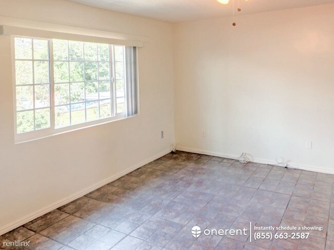 Foto del edificio - 2 br, 1 bath Apartment - 2808 Silver St