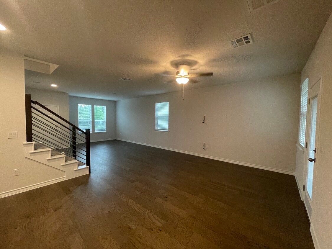 LIVING / DINING SPACE - 4805 Star Jasmine Dr